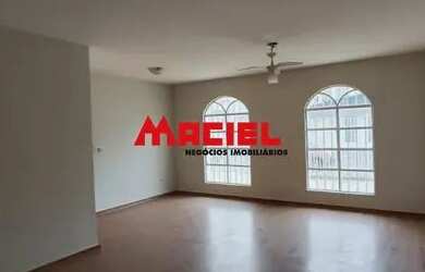 Imagem: A casa possui 3 Dormitórios, 3 Banheiros, 3 Vagas na garagem