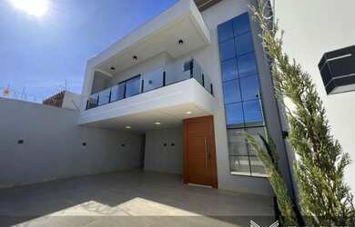 Imagem: A casa possui 3 Dormitórios, 4 Banheiros, 4 Vagas na garagem