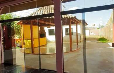 Imagem: A casa possui 2 Dormitórios, 1 Banheiro, 1 Vaga na garagem