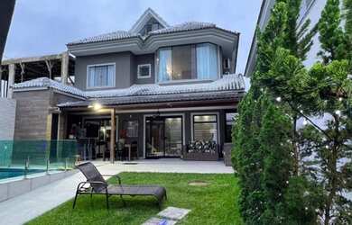 Imagem: A casa em condomínio possui 3 Dormitórios, 4 Banheiros, 3