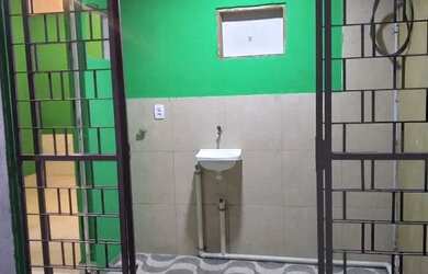 Imagem: A casa possui 1 Dormitório, 1 Banheiro, Varanda e está localizado