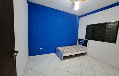 Imagem: A casa possui 2 Dormitórios, 1 Banheiro, 2 Vagas na garagem