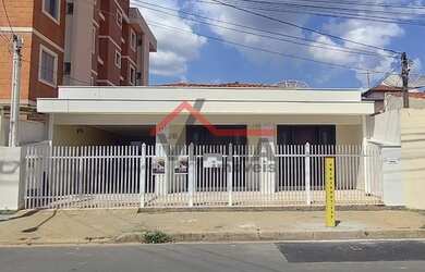 Imagem: A casa possui 5 Dormitórios, 2 Banheiros, 1 Vaga na garagem