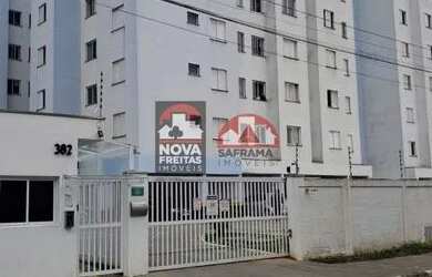 Imagem: O apartamento possui 2 Dormitórios, 1 Banheiro, 1 Vaga na garagem