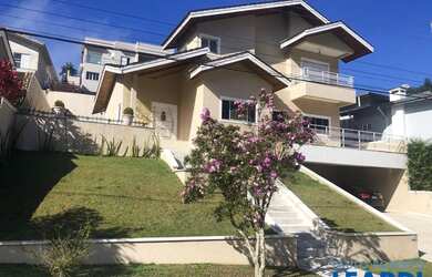 Imagem: A casa em condomínio possui 3 Dormitórios, 5 Banheiros, 3