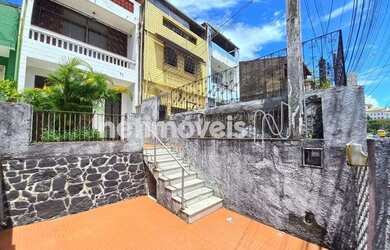 Imagem: A casa possui 4 Dormitórios, 3 Banheiros, 1 Vaga na garagem