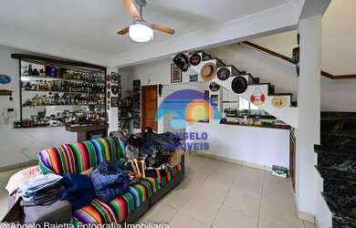 Imagem: A casa possui 3 Dormitórios, 3 Banheiros, 3 Vagas na garagem