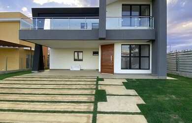 Imagem: A casa em condomínio possui 4 Dormitórios, 4 Banheiros, 2