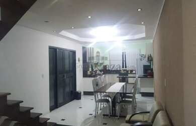 Imagem: A casa possui 3 Dormitórios, 3 Banheiros, 2 Vagas na garagem