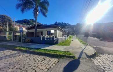 Imagem: A casa possui 3 Dormitórios, 1 Banheiro, 3 Vagas na garagem