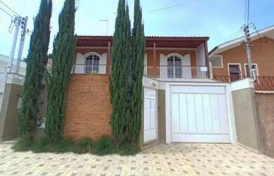 Imagem: A casa possui 4 Dormitórios, 4 Banheiros, 3 Vagas na garagem