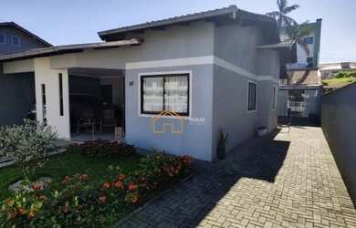 Imagem: A casa possui 5 Dormitórios, 3 Banheiros, 4 Vagas na garagem