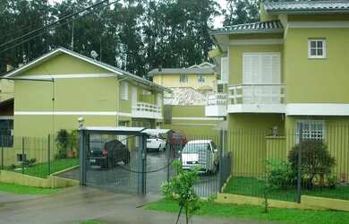 Imagem: A casa possui 3 Dormitórios, 1 Banheiro, 1 Vaga na garagem