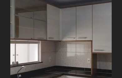 Imagem: A casa possui 3 Dormitórios, 3 Banheiros, 1 Vaga na garagem