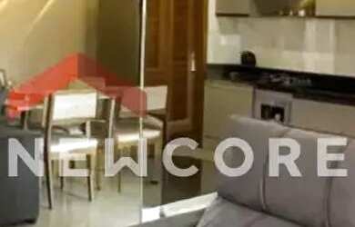 Imagem: A casa possui 2 Dormitórios, 1 Banheiro, 2 Vagas na garagem