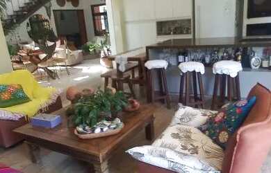 Imagem: A casa em condomínio possui 4 Dormitórios, 5 Banheiros, 3