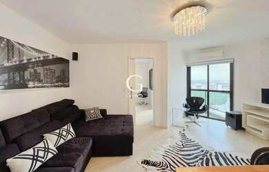 Imagem: O apartamento possui 1 Dormitório, 1 Banheiro, 2 Vagas na garagem