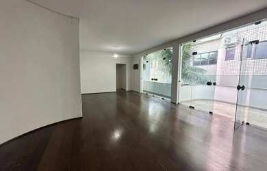 Imagem: A casa possui 3 Dormitórios, 3 Banheiros, 3 Vagas na garagem