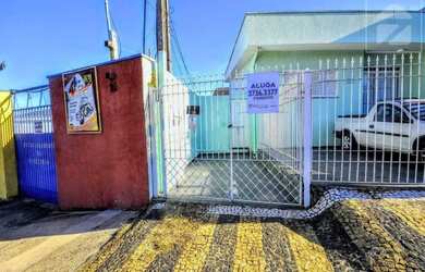 Imagem: A casa possui 1 Dormitório, 1 Banheiro, 1 Vaga na garagem