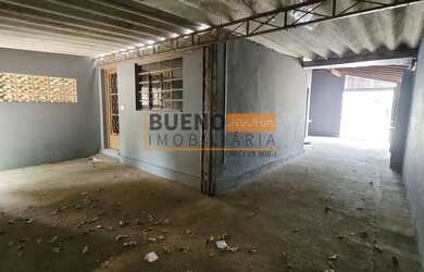 Imagem: A casa possui 2 Dormitórios, 1 Banheiro, 2 Vagas na garagem