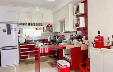 Imagem: A casa em condomínio possui 2 Dormitórios, 2 Banheiros, 3