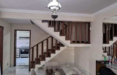 Imagem: A casa possui 3 Dormitórios, 5 Banheiros, 3 Vagas na garagem