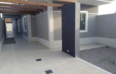 Imagem: A casa possui 3 Dormitórios, 2 Banheiros, 2 Vagas na garagem