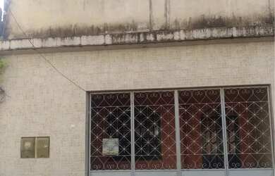 Imagem: A casa possui 4 Dormitórios, 2 Banheiros, 1 Vaga na garagem