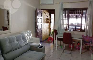 Imagem: A casa possui 2 Dormitórios, 2 Banheiros, 1 Vaga na garagem