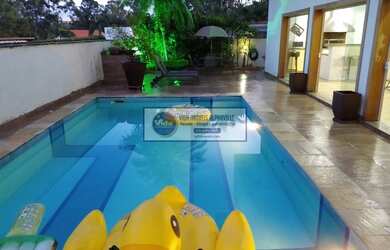 Imagem: A casa possui 5 Dormitórios, 5 Banheiros, 4 Vagas na garagem