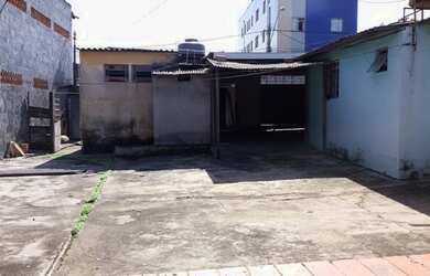 Imagem: A casa possui 2 Dormitórios, 1 Banheiro, 3 Vagas na garagem