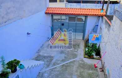 Imagem: A casa possui 4 Dormitórios, 2 Banheiros, 5 Vagas na garagem