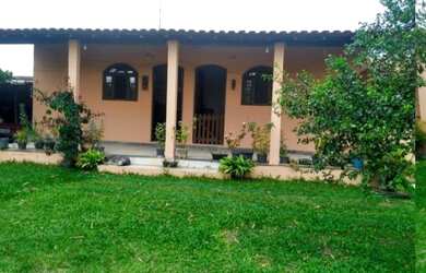 Imagem: A casa possui 3 Dormitórios, 4 Banheiros, 5 Vagas na garagem