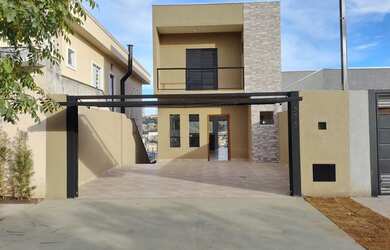 Imagem: A casa possui 3 Dormitórios, 4 Banheiros, 3 Vagas na garagem