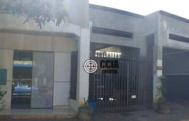 Imagem: A casa possui 3 Dormitórios, 1 Banheiro, 3 Vagas na garagem