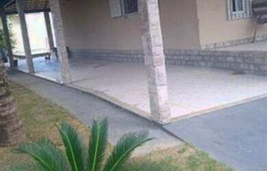 Imagem: A casa possui 2 Dormitórios, 3 Banheiros, 3 Vagas na garagem