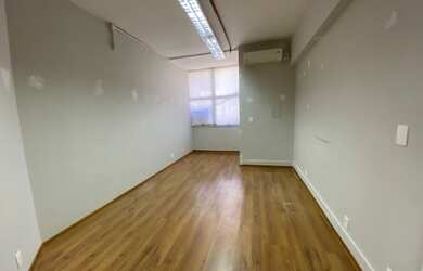 Imagem: O depósito possui 28m² de Área e está localizado em Santo