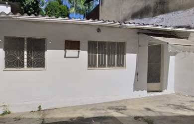 Imagem: A casa possui 1 Dormitório, 1 Banheiro, 1 Vaga na garagem