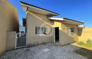 Imagem: A casa possui 3 Dormitórios, 1 Banheiro, 1 Vaga na garagem