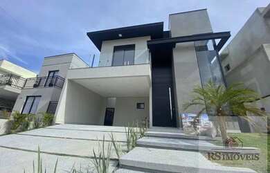 Imagem: A casa em condomínio possui 4 Dormitórios, 4 Banheiros, 4