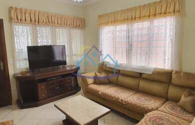 Imagem: A casa possui 3 Dormitórios, 3 Banheiros, 3 Vagas na garagem