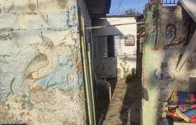 Imagem: A casa possui 1 Dormitório, 1 Banheiro e está localizado