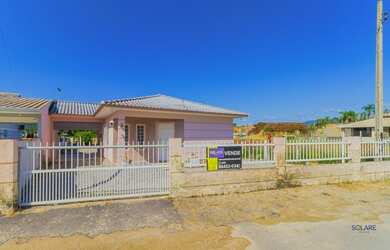 Imagem: A casa possui 2 Dormitórios, 1 Banheiro, 1 Vaga na garagem