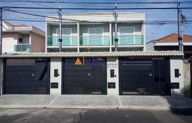 Imagem: A casa possui 3 Dormitórios, 4 Banheiros, 5 Vagas na garagem