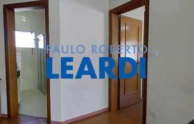 Imagem: A casa possui 4 Dormitórios, 4 Banheiros, 5 Vagas na garagem