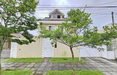 Imagem: A casa possui 4 Dormitórios, 5 Banheiros, 5 Vagas na garagem