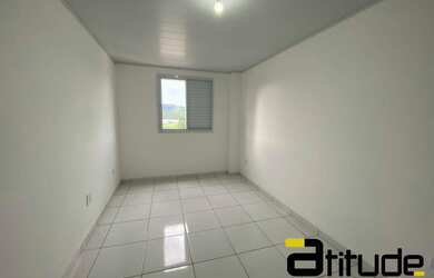 Imagem: O apartamento possui 1 Dormitório, 1 Banheiro, 1 Vaga na garagem