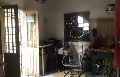 Imagem: A casa possui 3 Dormitórios, 2 Banheiros e está localizado