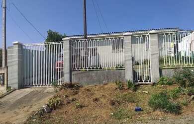 Imagem: A casa possui 3 Dormitórios, 2 Banheiros, 1 Vaga na garagem