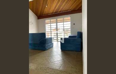 Imagem: A casa possui 3 Dormitórios, 4 Banheiros, 4 Vagas na garagem